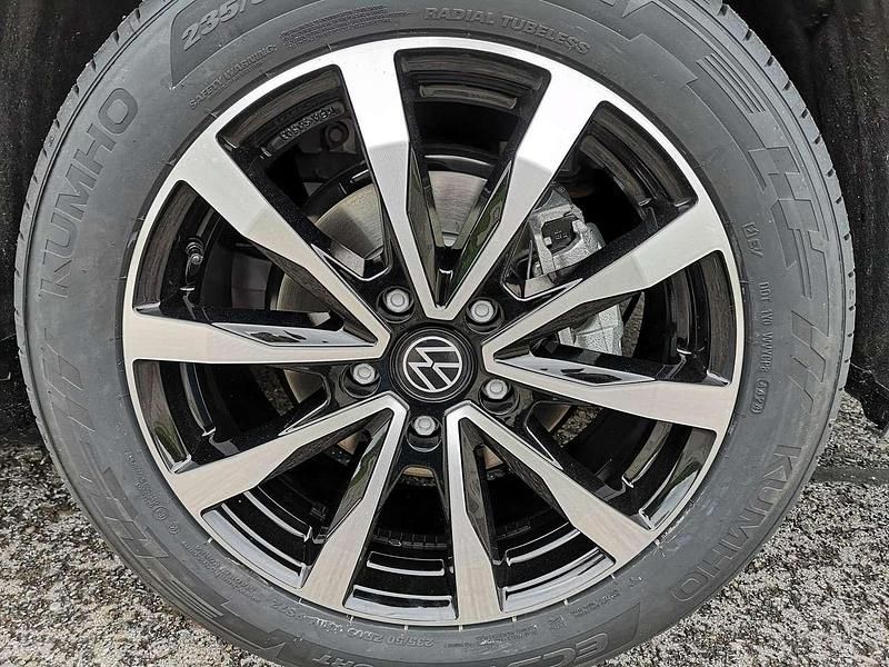 Neu VW Multivan Edition 150 PS (110 kW) 2025 Monosilber metallic Van