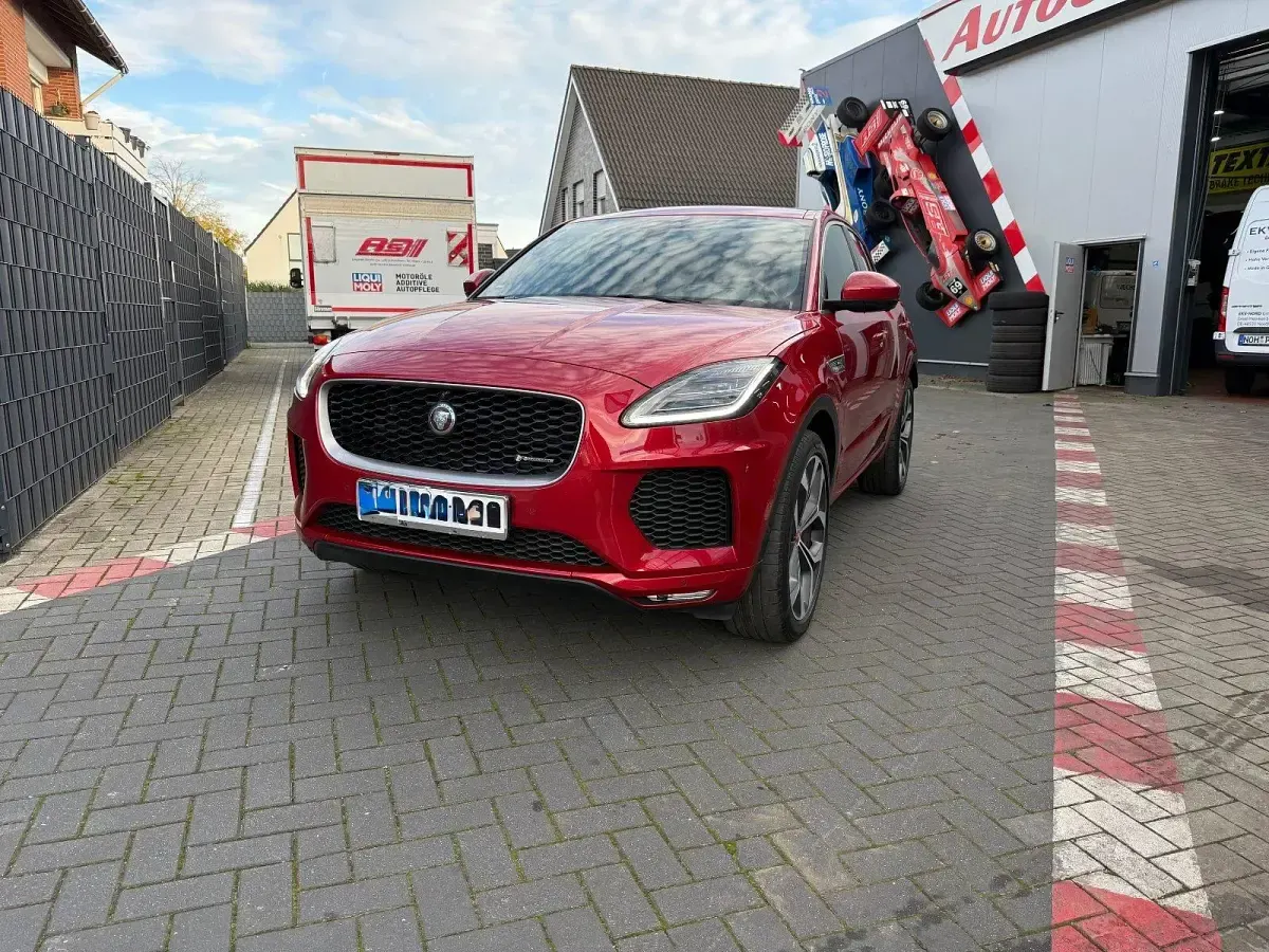 Begagnad Jaguar E-Pace 250 HK (183 kW) 2018 Röd SUV