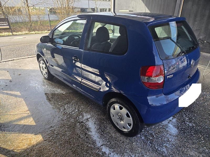 Gebraucht VW Fox 54 PS (39 kW) 2006 Blau Kleinwagen