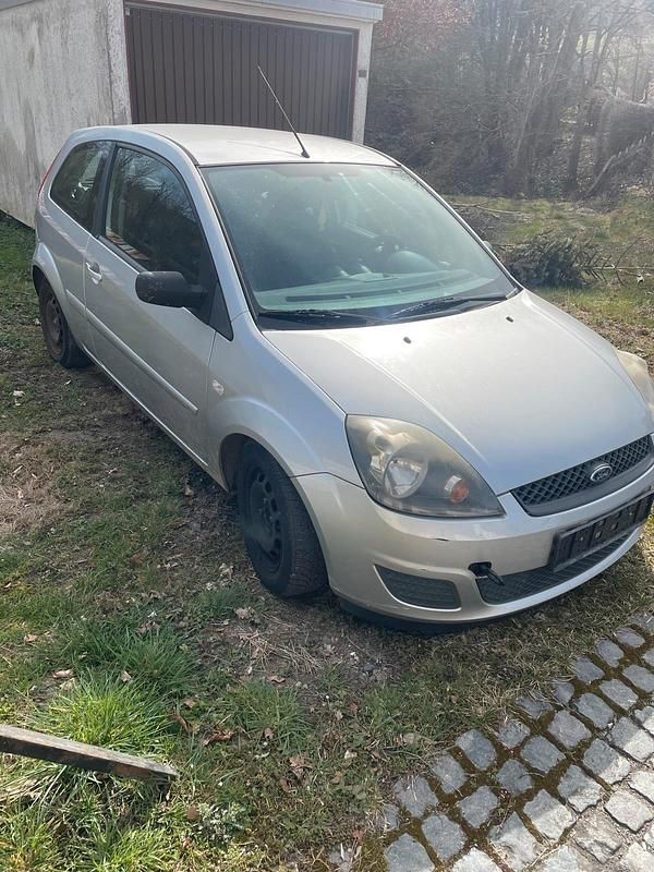 Gebraucht Ford Fiesta 60 PS (44 kW) 2007 Silber Kleinwagen
