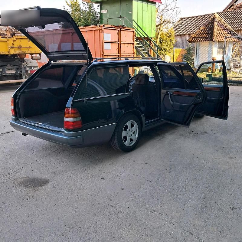Gebraucht Mercedes E220 Edition 150 PS (110 kW) 1995 Schwarz Kombi