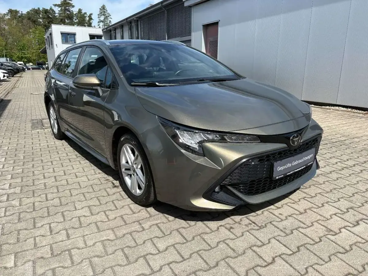 Gebraucht Toyota Corolla Comfort 116 PS (85 kW) 2019 Platinumbronze metallic Kombi