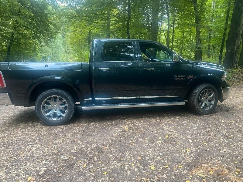 Schwarz Gebraucht 2017 Dodge Ram Limited Abholung | 29.999 € (Guter Preis) - Bild 1/4