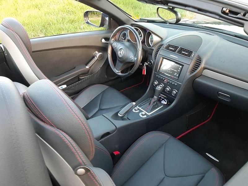 Grau Gebraucht 2010 Mercedes SLK200 Cabrio | 15.500 € (Etwas zu teuer) - Bild 1/4