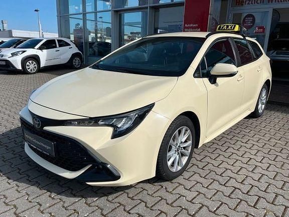 Schneeweiß Gebraucht 2023 Toyota Corolla Business Edition Kombi | 26.870 € (Teuer) - Bild 1/3