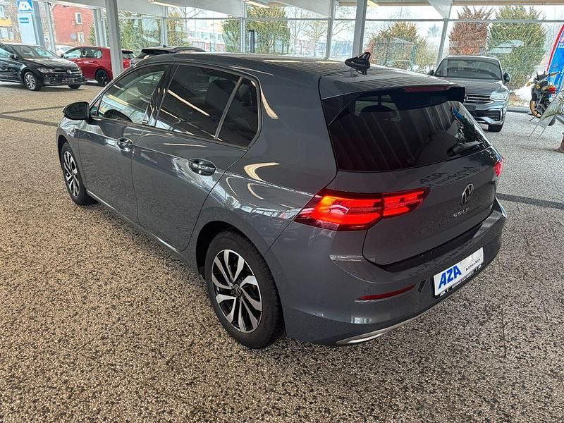 Gebraucht VW Golf VIII Active 150 PS (110 kW) 2023 Grau Limousine