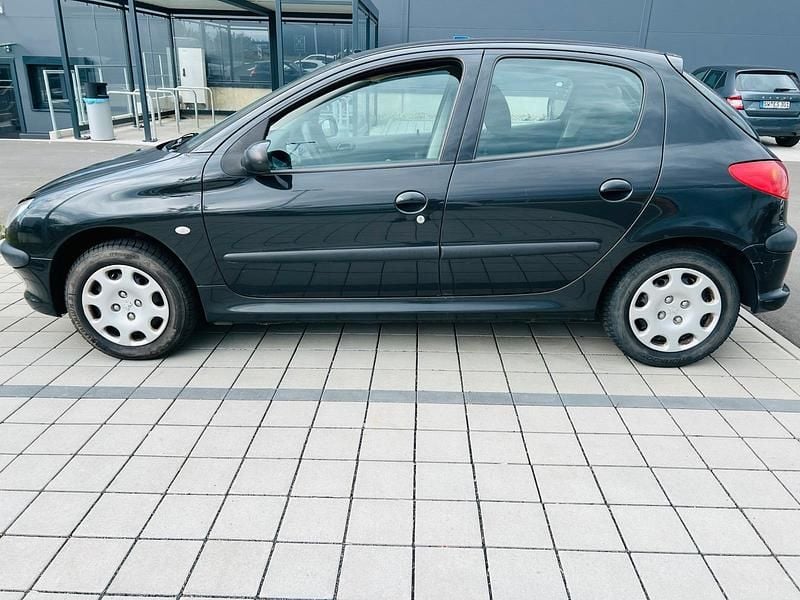 Schwarz Gebraucht 2004 Peugeot 206 Limousine | 890 € (Fairer Preis) - Bild 1/4