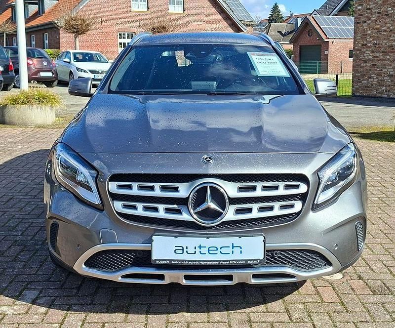 Gebraucht Mercedes GLA220 Urban 177 PS (130 kW) 2018 Grau SUV