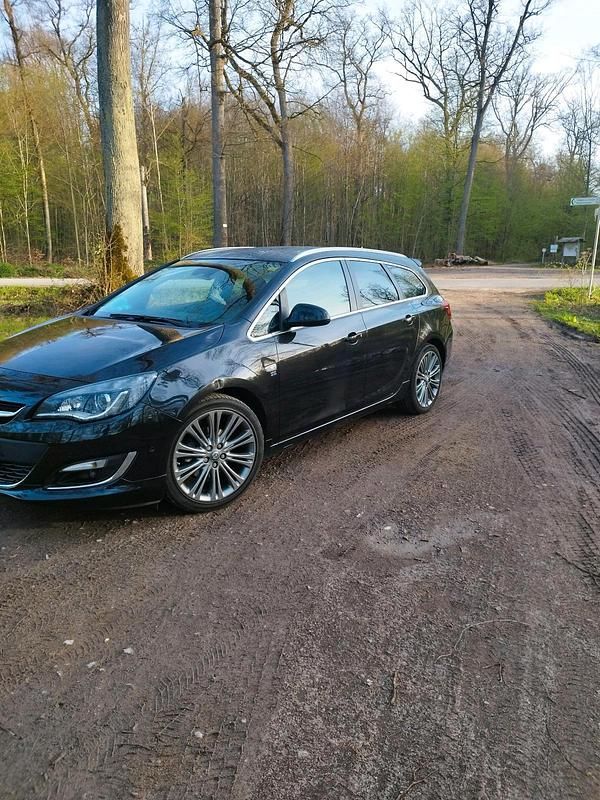 Schwarz Gebraucht 2016 Opel Astra OPC Kombi | 7.900 € (Fairer Preis) - Bild 1/3