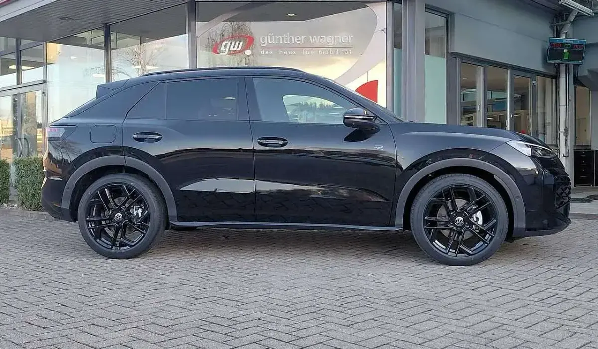 Neu VW T-Roc R-line 150 PS (110 kW) 2026 Schwarz SUV