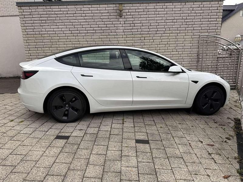 Weiß Gebraucht 2023 Tesla Model 3 Limousine | 27.000 € (Guter Preis) - Bild 1/4
