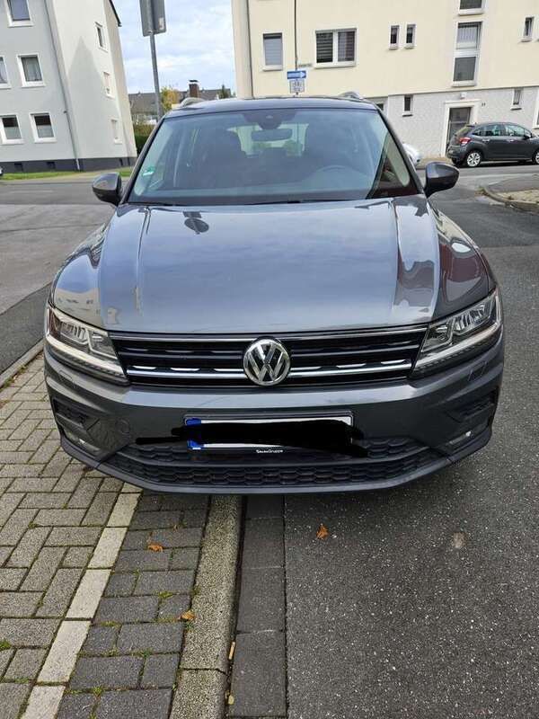 Grau Gebraucht 2019 VW Tiguan Trendline SUV | 19.900 € (Superpreis) - Bild 1/4
