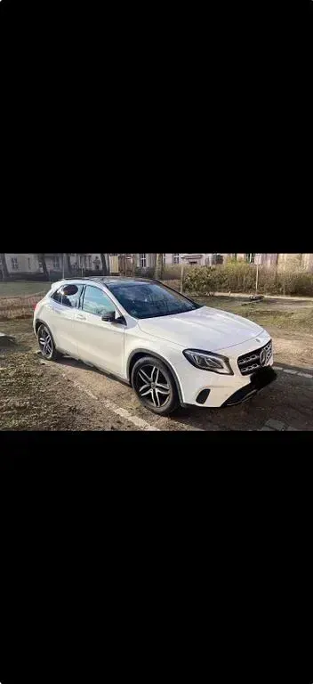 Gebraucht Mercedes GLA220 184 PS (135 kW) 2019 Weiß SUV