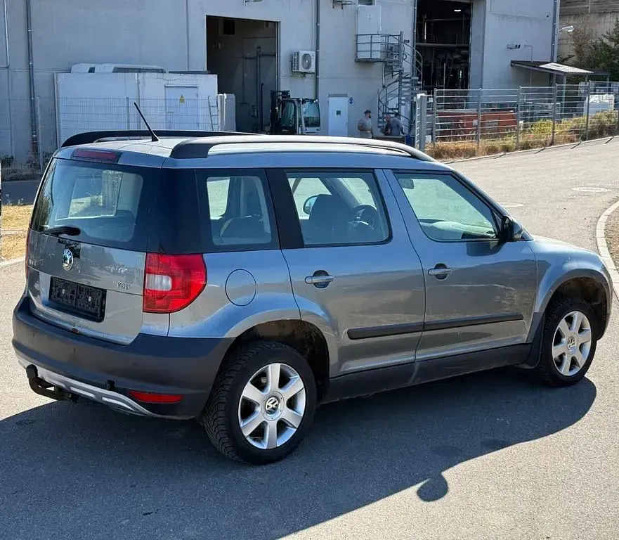 Gebraucht Skoda Yeti 110 PS (80 kW) 2013 Grau SUV