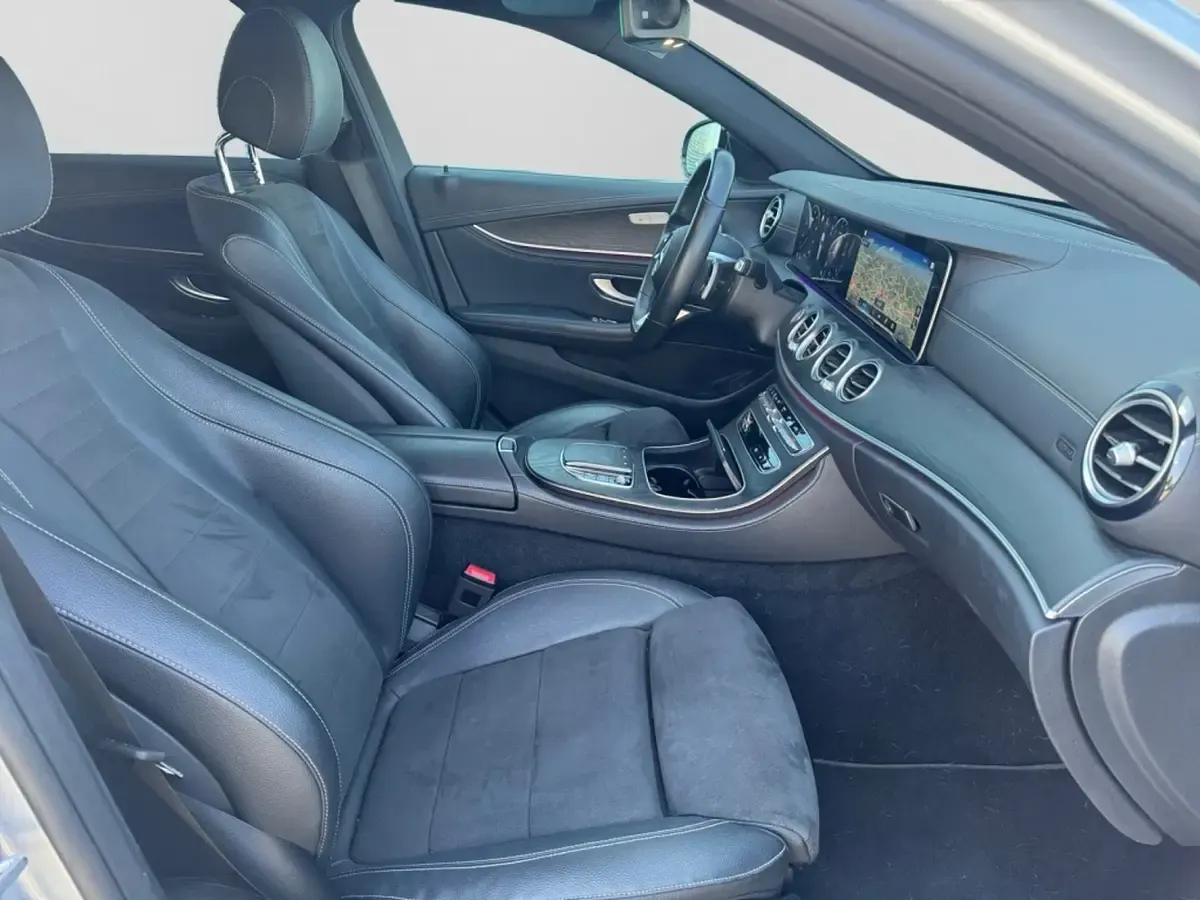Gebraucht Mercedes E400 AMG 330 PS (242 kW) 2022 Silber Limousine