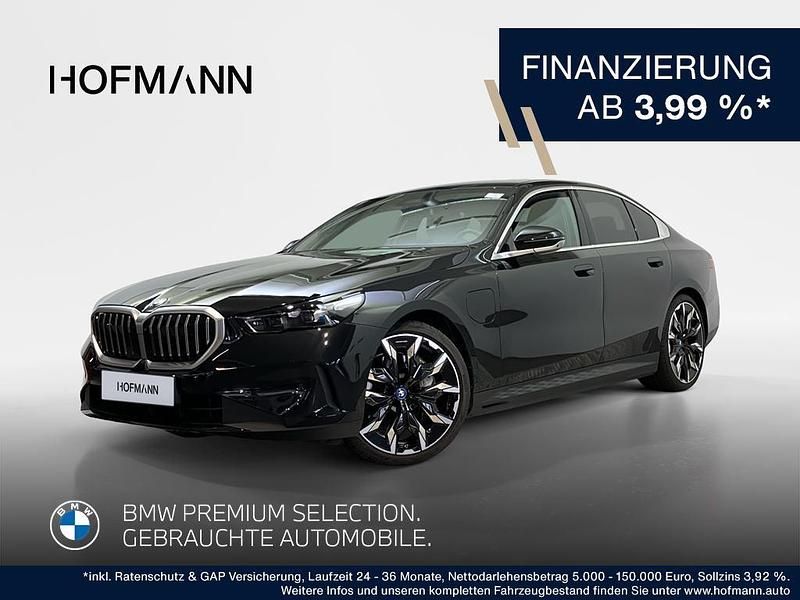 Saphirschwarz metallic Gebraucht 2024 BMW 550e Comfort Edition Limousine | 72.940 € - Bild 1/3