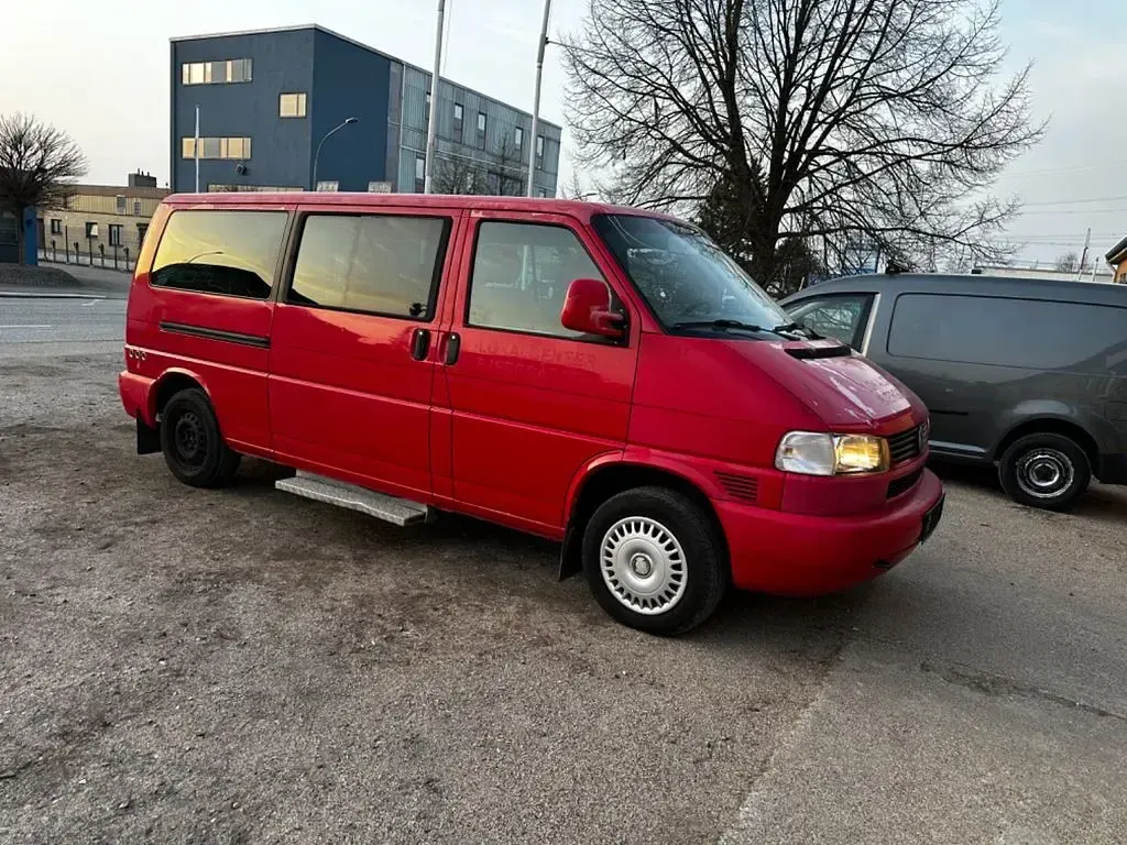 Second-hand VW Caravelle 116 CP (85 kW) 2001 Roșu Van