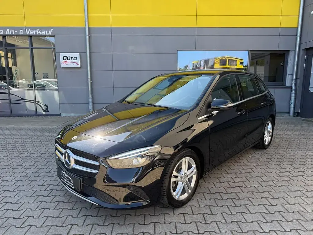 Gebraucht Mercedes B200 150 PS (110 kW) 2021 Schwarz Kleinwagen