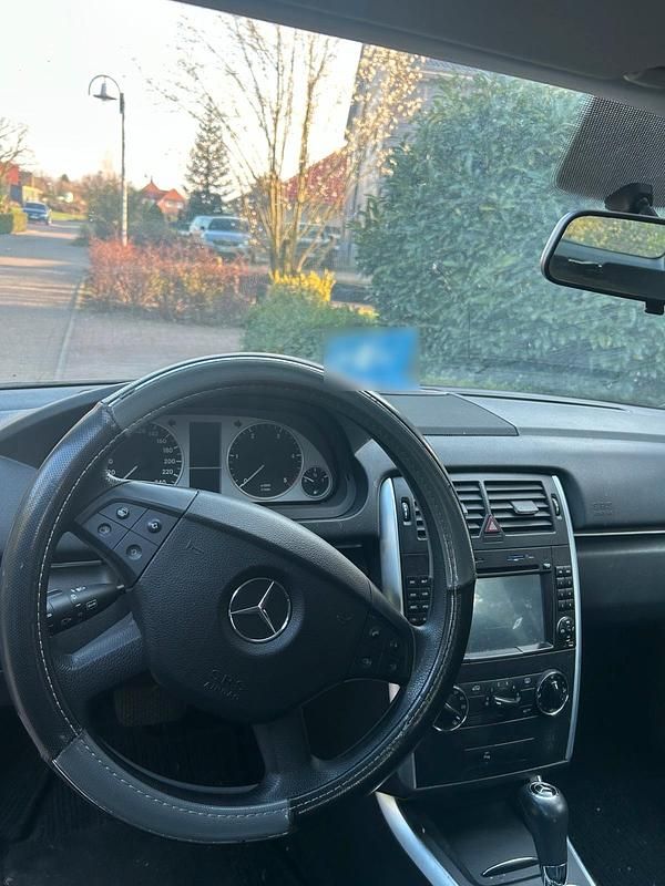 Gebraucht Mercedes B180 109 PS (80 kW) 2005 Rot Van / Kleinbus