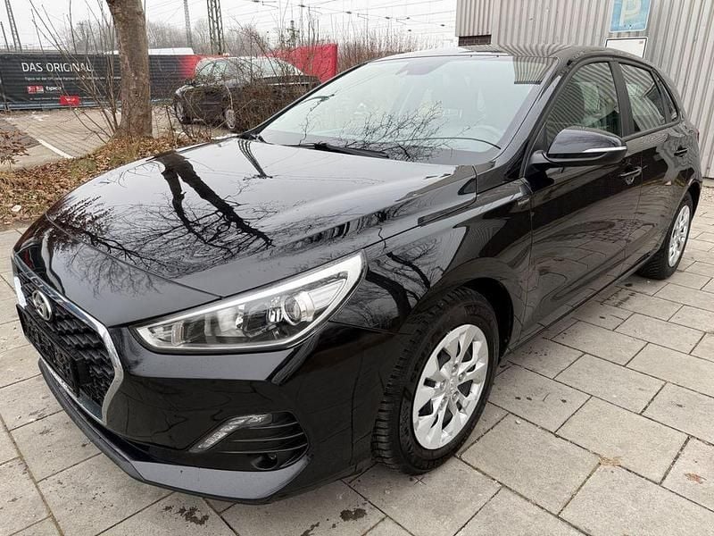 Schwarz Gebraucht 2018 Hyundai i30 Select Limousine | 9.900 € (Guter Preis) - Bild 1/4