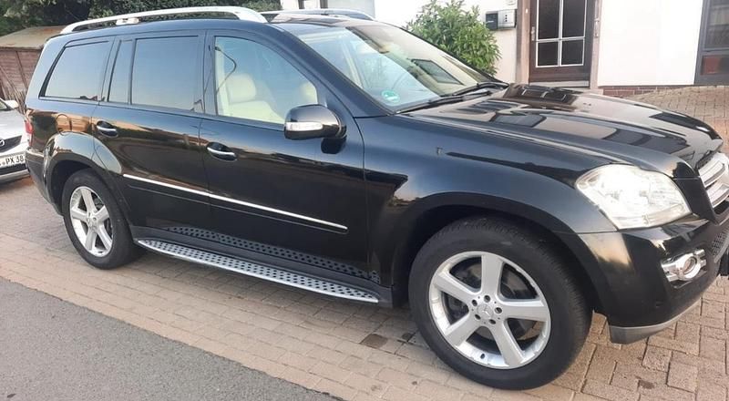 Schwarz Gebraucht 2008 Mercedes GL320 SUV | 10.900 € (Fairer Preis) - Bild 1/4