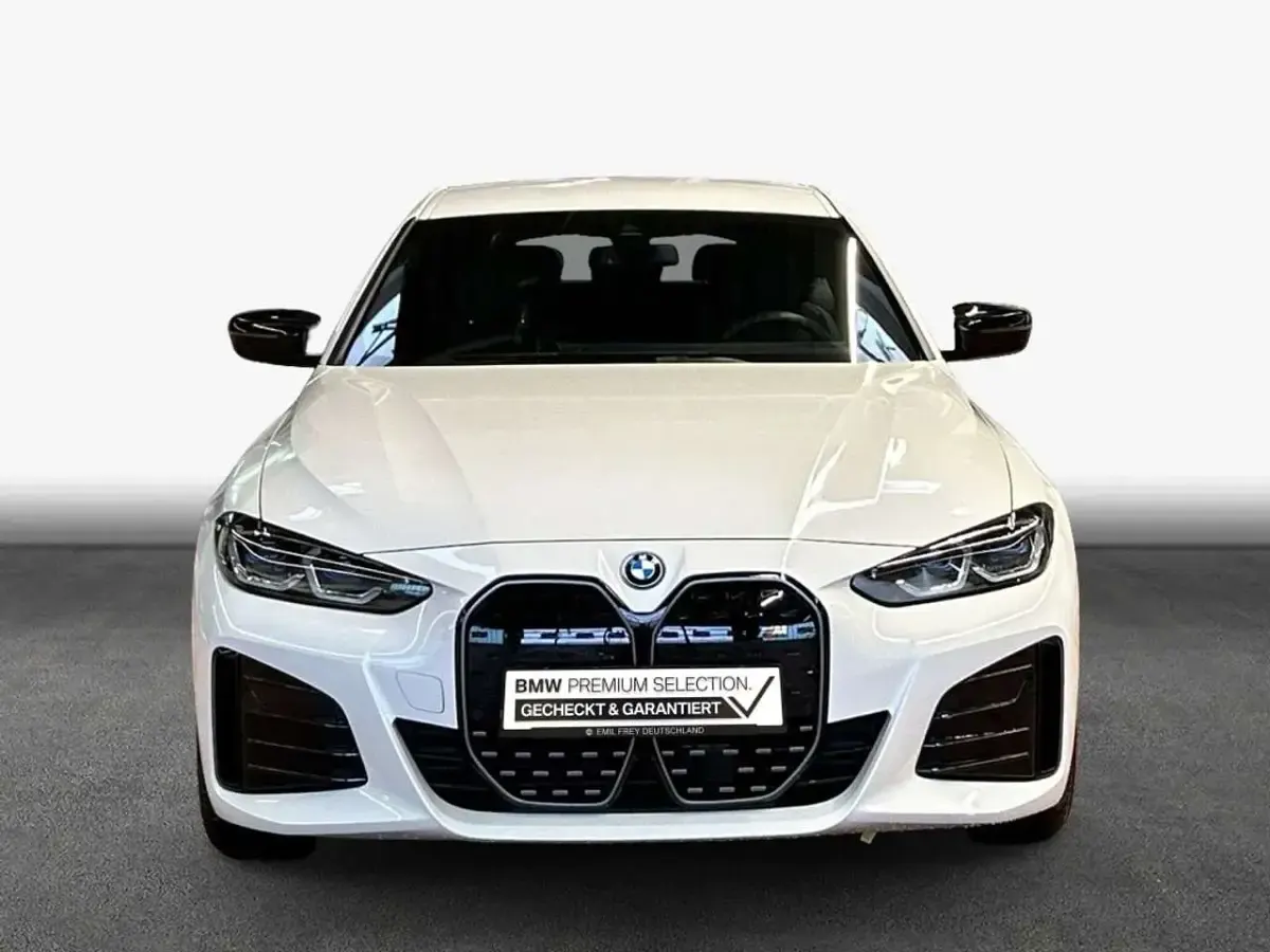 Używany BMW i4 Performance 400 kW (544 KM) 2022 Biały Sedan/Limuzyna
