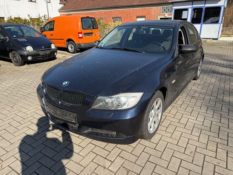 Gebraucht BMW 320 150 PS (110 kW) 2005 Blau Limousine