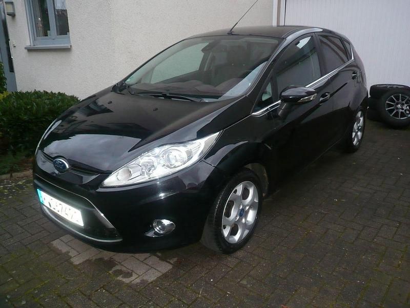 Schwarz Gebraucht 2011 Ford Fiesta Titanium Limousine | 4.790 € (Fairer Preis) - Bild 1/4