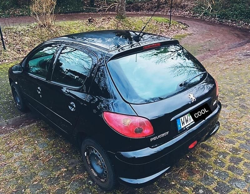 Gebraucht Peugeot 206 75 PS (55 kW) 2008 Schwarz Limousine