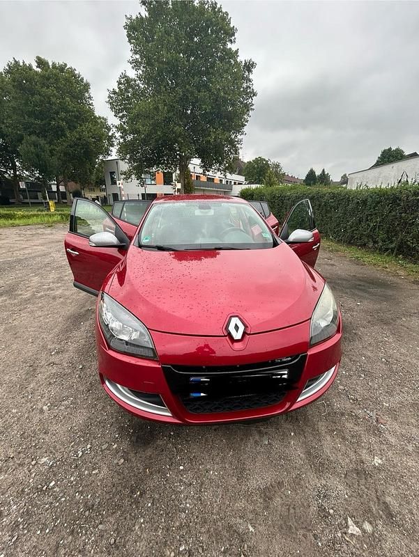 Rot Gebraucht 2011 Renault Mégane III Kleinwagen | 3.400 € (Superpreis) - Bild 1/4