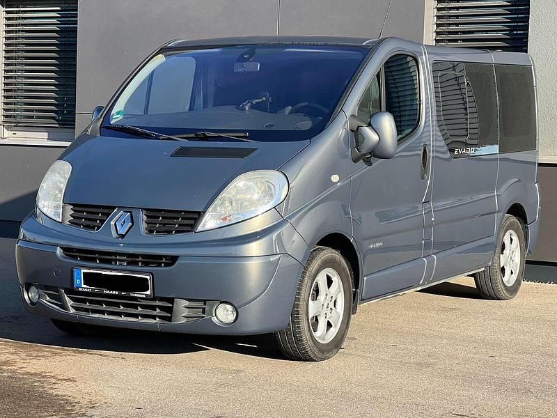 Silber Gebraucht 2011 Renault Trafic Van / Kleinbus | 9.000 € (Fairer Preis) - Bild 1/4