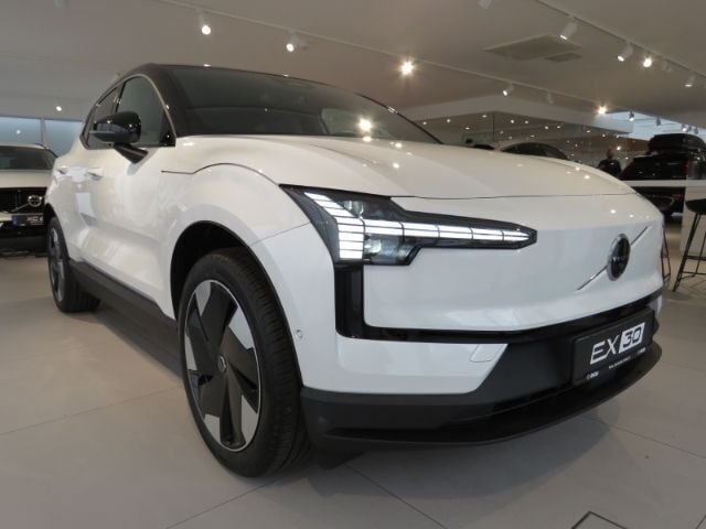 Weiß Gebraucht 2024 Volvo EX30 Ultra SUV | 36.870 € (Fairer Preis) - Bild 1/4