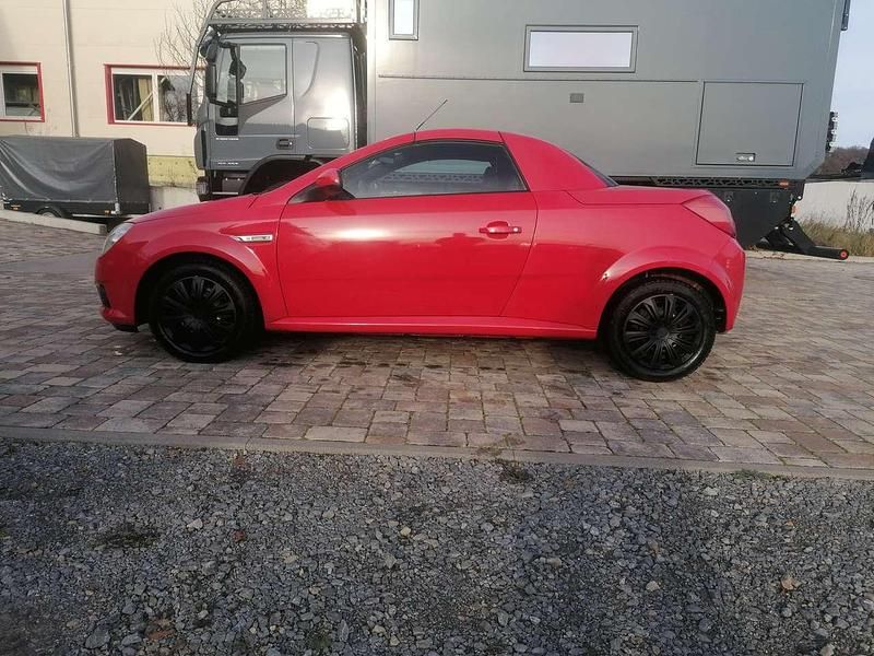 Gebraucht Opel Tigra Sport 125 PS (91 kW) 2006 Magma rot (b) Cabrio