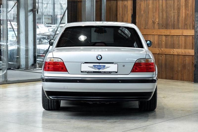 Gebraucht BMW 750 326 PS (239 kW) 1997 Silber Limousine
