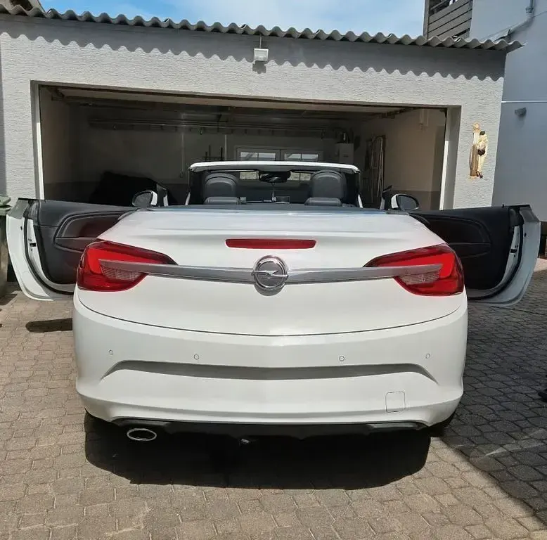 Gebraucht Opel Cascada Edition 140 PS (102 kW) 2015 Weiß Cabrio