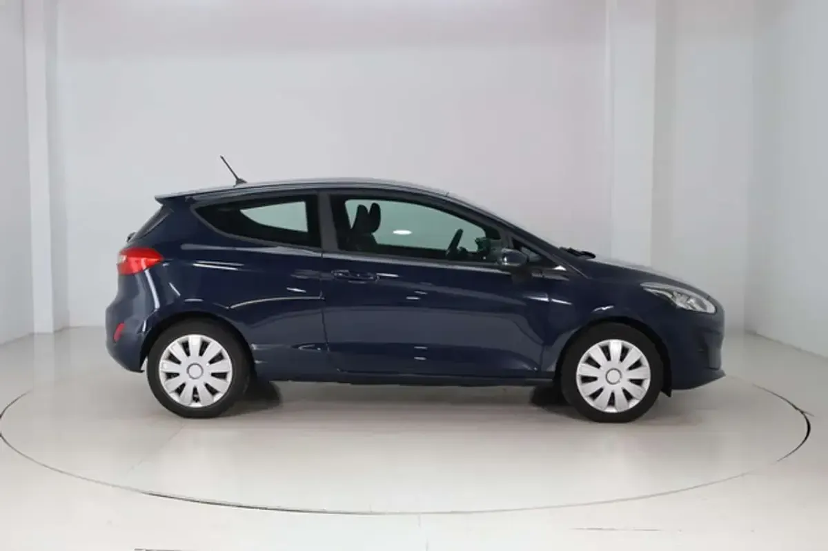 Używany Ford Fiesta 71 KM (52 kW) 2018 Niebieski Hatchback