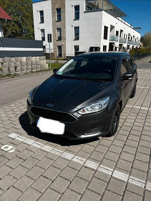 Usata Ford Focus 101 CV (74 kW) 2015 Grigio Berlina