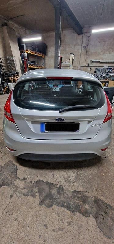 Gebraucht Ford Fiesta 60 PS (44 kW) 2009 Silber Kleinwagen