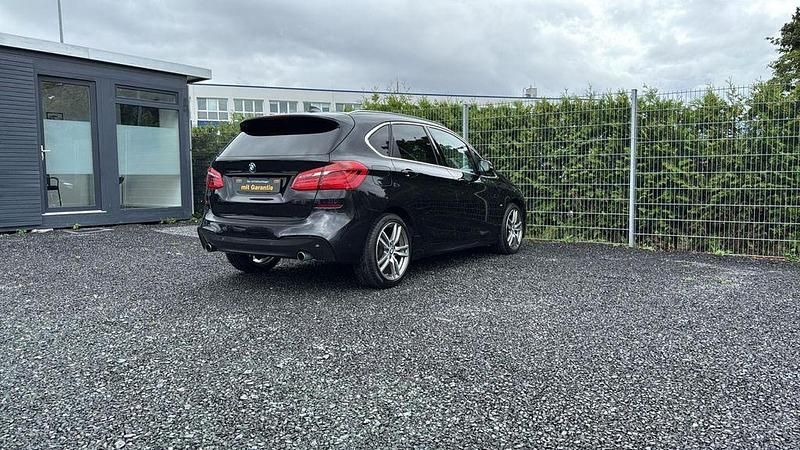 Gebraucht BMW 220 Active Tourer Basis 190 PS (139 kW) 2015 Schwarz Van / Kleinbus