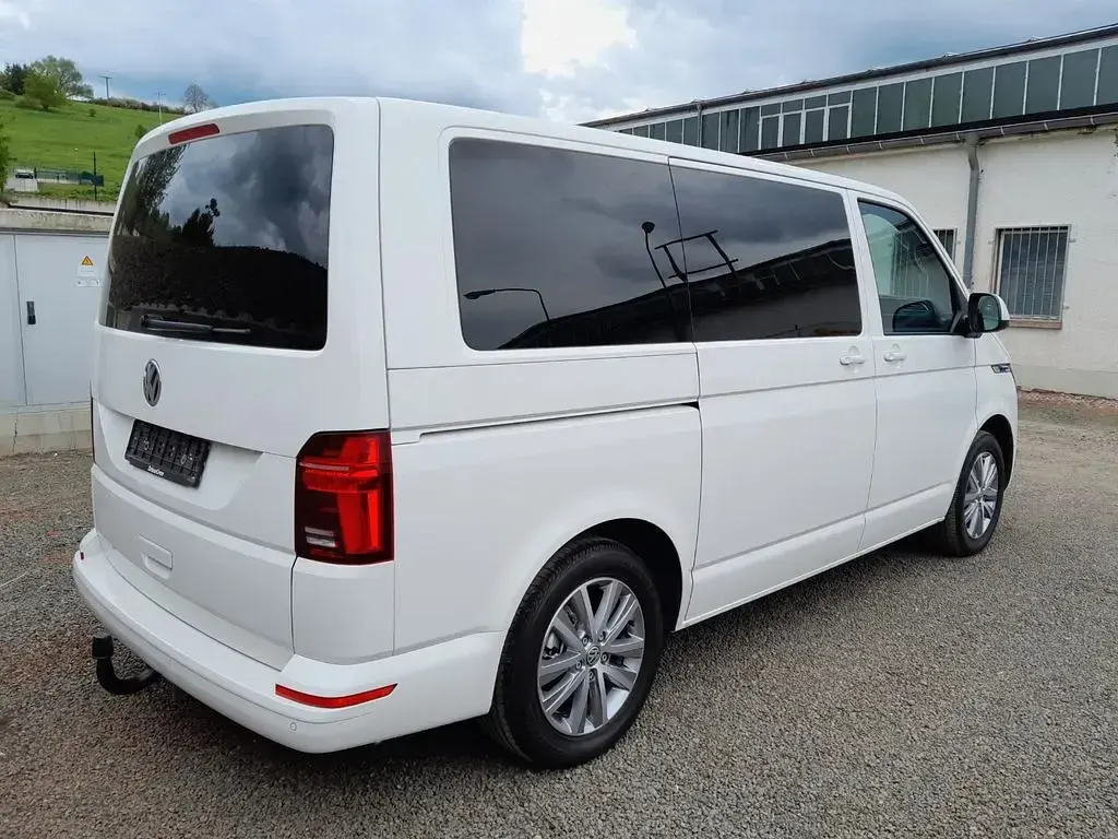 Gebraucht VW Multivan 150 PS (110 kW) 2021 Weiß Van / Kleinbus