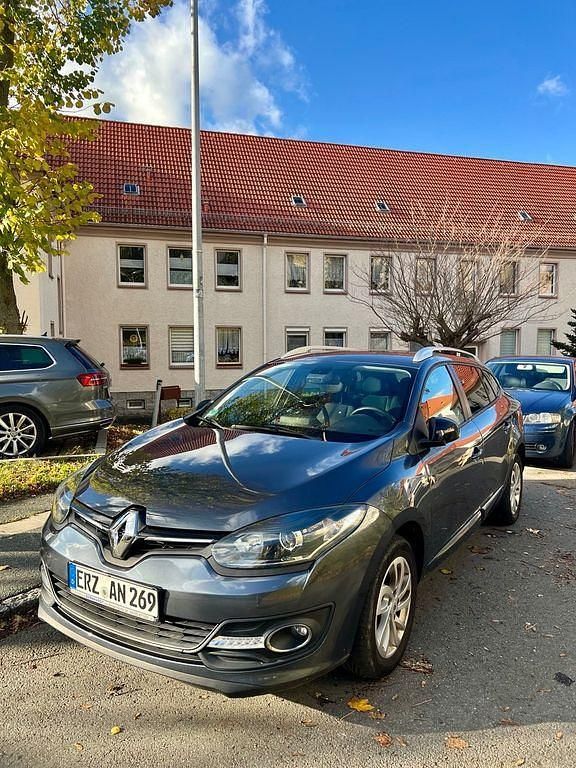 Grau Gebraucht 2015 Renault Mégane III LIMITED Limousine | 7.000 € (Fairer Preis) - Bild 1/4