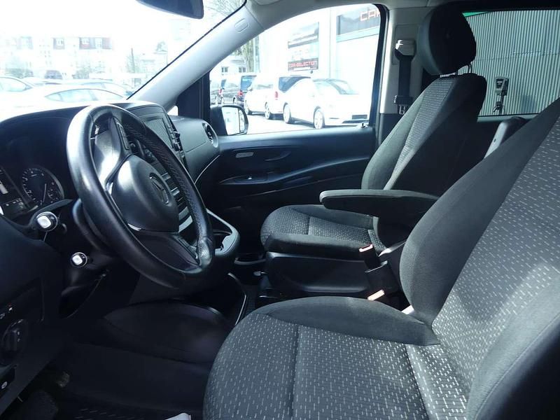 Gebraucht Mercedes Vito 190 PS (139 kW) 2022 Obsidianschwarz metallic Van
