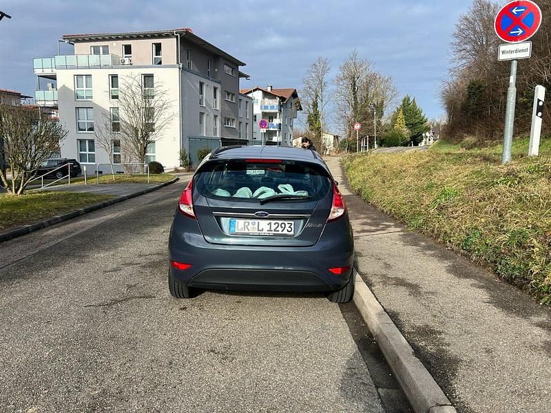 Gebraucht Ford Fiesta 80 PS (58 kW) 2014 Grau Kleinwagen