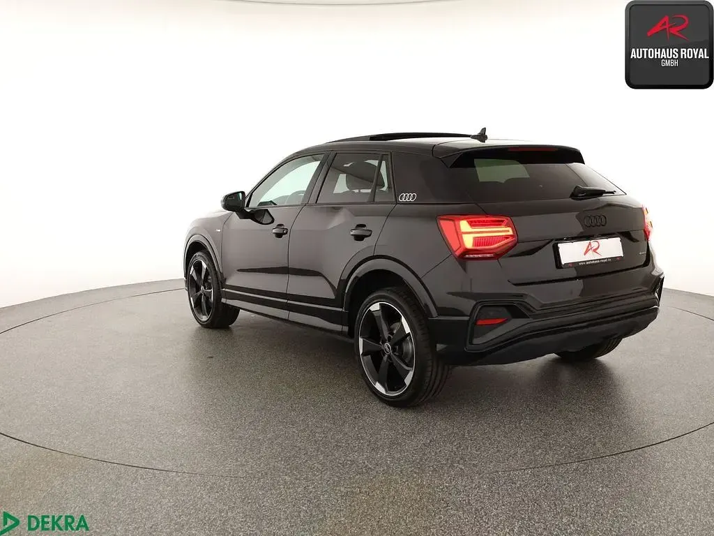 Gebraucht Audi Q2 S-Line 190 PS (139 kW) 2023 Mythosschwarz SUV