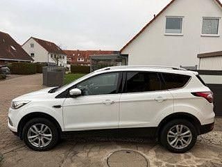 Weiß Gebraucht 2019 Ford Kuga Cool & Connect SUV | 13.200 € (Guter Preis) - Bild 1/4