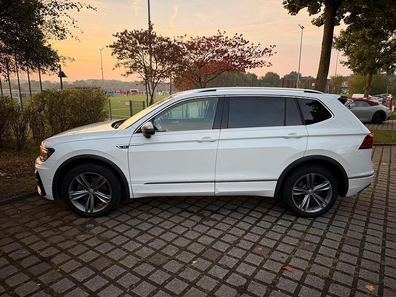Weiß Gebraucht 2019 VW Tiguan Allspace R-line SUV | 29.750 € (Teuer) - Bild 1/4