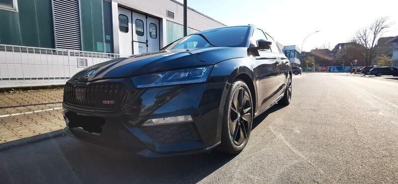 Schwarz Gebraucht 2023 Skoda Octavia RS Kombi | 29.550 € (Superpreis) - Bild 1/4
