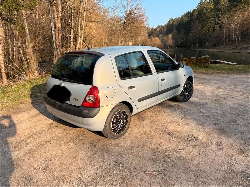 Second-hand Renault Clio II 75 CP (55 kW) 2001 Argintiu Hatchback