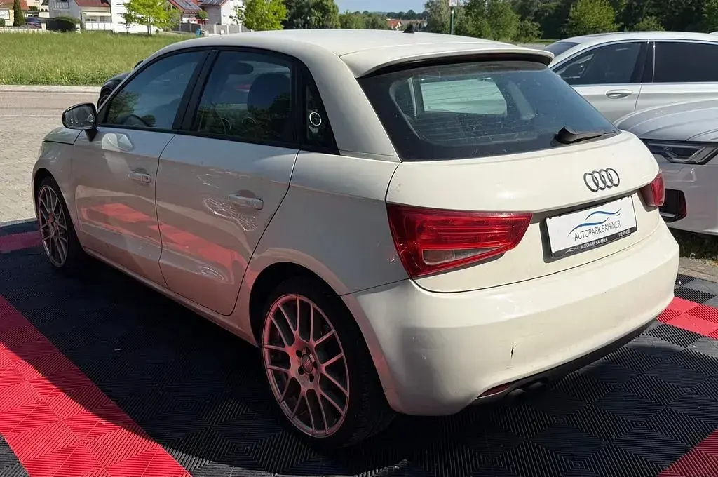 Gebraucht Audi A1 Sportback Attraction 122 PS (89 kW) 2014 Weiß Kleinwagen