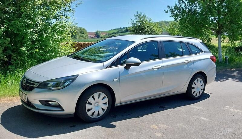 Silber Gebraucht 2018 Opel Astra Kombi | 11.800 € (Fairer Preis) - Bild 1/4